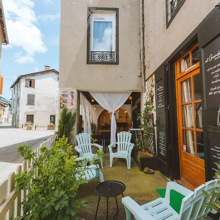 Hostel Eau Berges *
